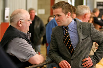 Robert Johnston, NI Blue Club chats to Boomer Birch, Staffordshire, Judge