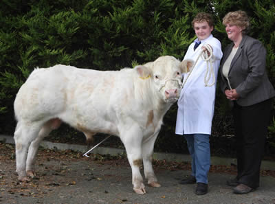 Sam Martin young handler winner 13-16 years with judge Janet Belfield 