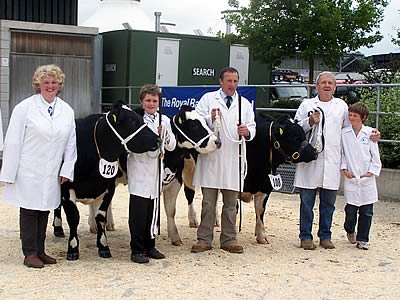 Janet Belfield, Tom Belfied, Keith Belfield, Ken Bennett and Jack Belfield with Boothlow Bianca, Boothlow Bonnie and Boothlow Batman